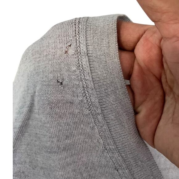 Banana Republic 100% Merino Wool V-Neck Sweater – Gray – Size Small – NWOT - Picture 5 of 10